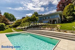 Luxury Villa, swimming pool, private beach, sleeps 8, By Guestaly - Image 2