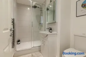 Morford-15 - Renovated 3-Bedroom House - 10 min Walk to Centre - Image 5