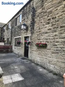 The Cottage, cosy 2 bedroom pet friendly perfect for contractors free secure parking,CCTV - Image 5