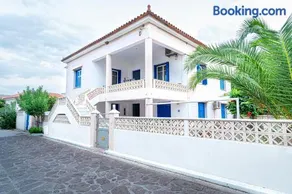 La Skala Eressos Holiday Apartments - Image 1