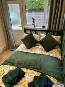 Cosy Studio Near Park and Town - Image 4