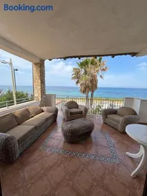 Villa rosa fronte mare - Image 1