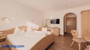 Triple room, shower, toilet - Image 1