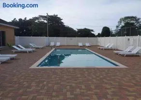 Family-Friendly Luxury 2BR Gated Near Beach - Image 3