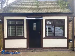 Modern studio in natural surroundings - Image 2