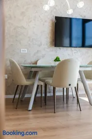 Pearl Coast Drymades Elegant 2BR Apartment by PikHost - Image 4