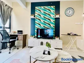 Tropical Home1BedRoomHorizonSuitesSunsuriaCitySepang KLIAWi-lFiNetflixFree Parking - Image 3