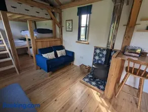 Gaggle of Geese Pub - Shepherd Huts & Bell Tents - Image 3