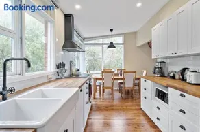 GreenLeafRetreat in Katoomba-Leura-Wentworth Falls-Blue Mountains-Pets Welcome-Free Parking & WIFI - Image 2
