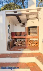 Historic house 5 minutes walk from the beach - Image 3
