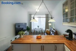Central 1-bed flat - Walk to shops, pubs and station - Image 3