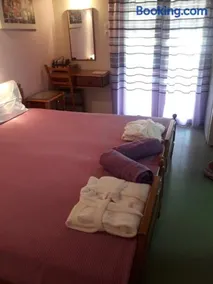 Nana Hotel - Image 2