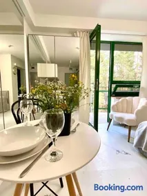 Mirror Apartment - Image 1