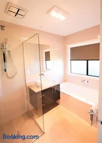 Popular Luxury Villa Kialla Shepparton - Image 3