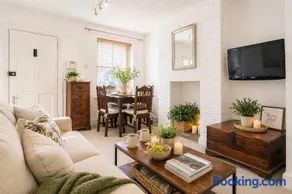 Ideal 1 Bed Flat St Johns Wood- Up to 4- Calm - Image 2