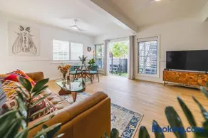 Stylish, Spacious Retreat with Plunge Pool - Casa Cranbrook - Image 2