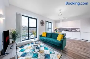 Contractors Welcome - 2 Bed Potters Bar - Free Parking - Direct London - Image 3