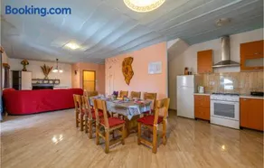 Three-Bedroom Holiday Home 0 In Zminj - Image 3