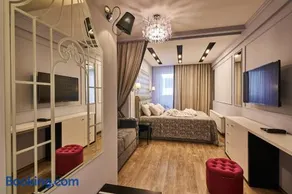 Light Hotel - Image 4