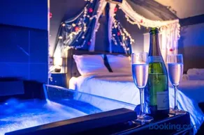 Le Boudoir Secret - Love Room avec Chambre Secrète - Image 1