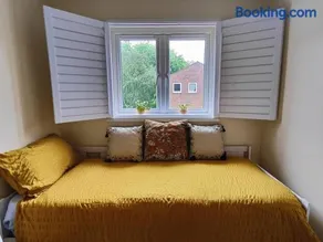 Clifton House O2 & Excel Rooms with private bathroom and Breakfast option - Image 3