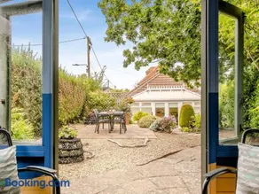 2 Bed in Colwell Bay oc-ic013 - Image 2