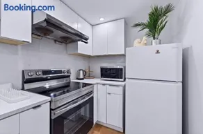 Easy Access to YVR & DT l Cozy Lower Level Suite - Image 2