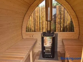 Freistehendes Ferienhaus am Spielplatz mit Sauna - Image 3