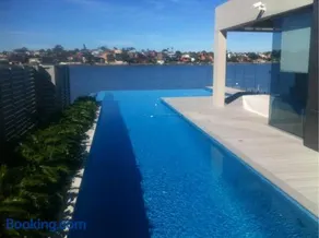 Waterfront Oasis , Infinity Pool, Sauna and steam room - Image 3