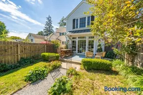 The Walton House - historic 3bd 2 5ba with parking - Image 3
