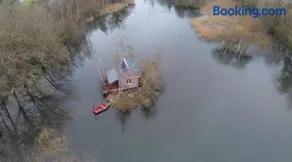 Cabane atypique sur une Île - Image 3