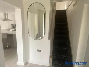 Modern Coastal Cottage - Image 3