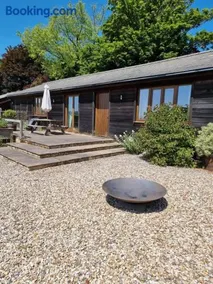 Beautiful Box Hill Lodge - Image 1