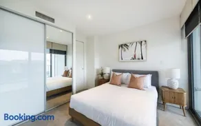 Lakefront 116 Kingston ACT - Image 3