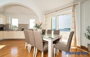 Six-Bedroom Holiday Home In Primosten - Image 4