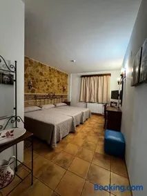 Hostal Todolella - Image 3