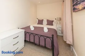 Sutton Cottage - 4 Bed House in City Centre - Image 2