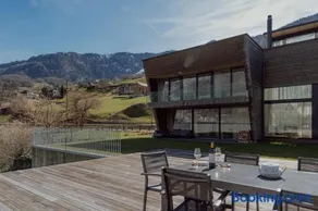 Stunning and Modern House On The Lake - Image 1