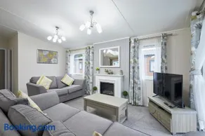 Audley Lodge with Hot Tub - Image 3