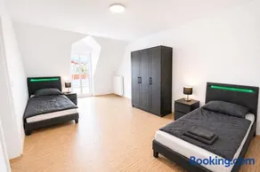 LETA Homes - Komfortable FeWo mit Traumbalkon mit flexiblem, Self-Check-In & eigenen Parkplätzen - Image 1