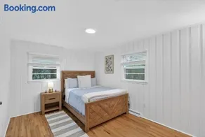 Hamptons Beach Retreat - Image 3