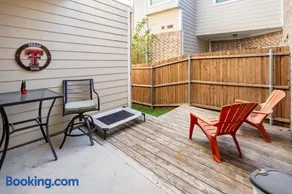 Bright and Spacious 3 Bedroom Townhome, Minutes from DFW Airport - Image 5
