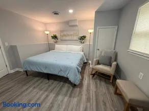Cozy and Chic Burlington Retreat - Image 1