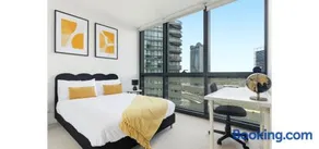 Waterfront 2-Bedroom Apartment with Pool, Gym & Free Parking - Image 4
