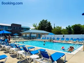 Put-in-Bay Poolview Condo #6 - Image 2