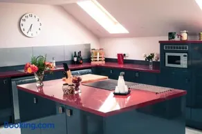 Cuckoo Barn Lodge - Image 2