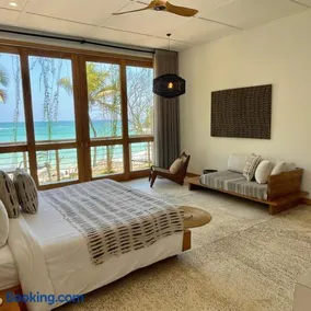 La Playa Beach Club - Image 3
