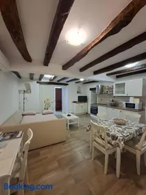 Apartment Nena- apartman sa posebnim ulazom u prizemlju, terasom i zelenom okućnicom - Image 1