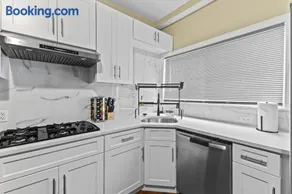 Totally Renovated 3Br Apartment - Image 3