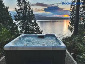 Waterfront Retreat with Fireplace, Hot Tub & Sauna - Image 1